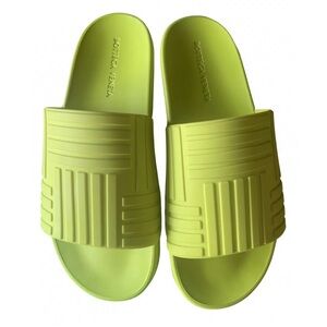 Bottega Veneta carpet Slides in the color kiwi